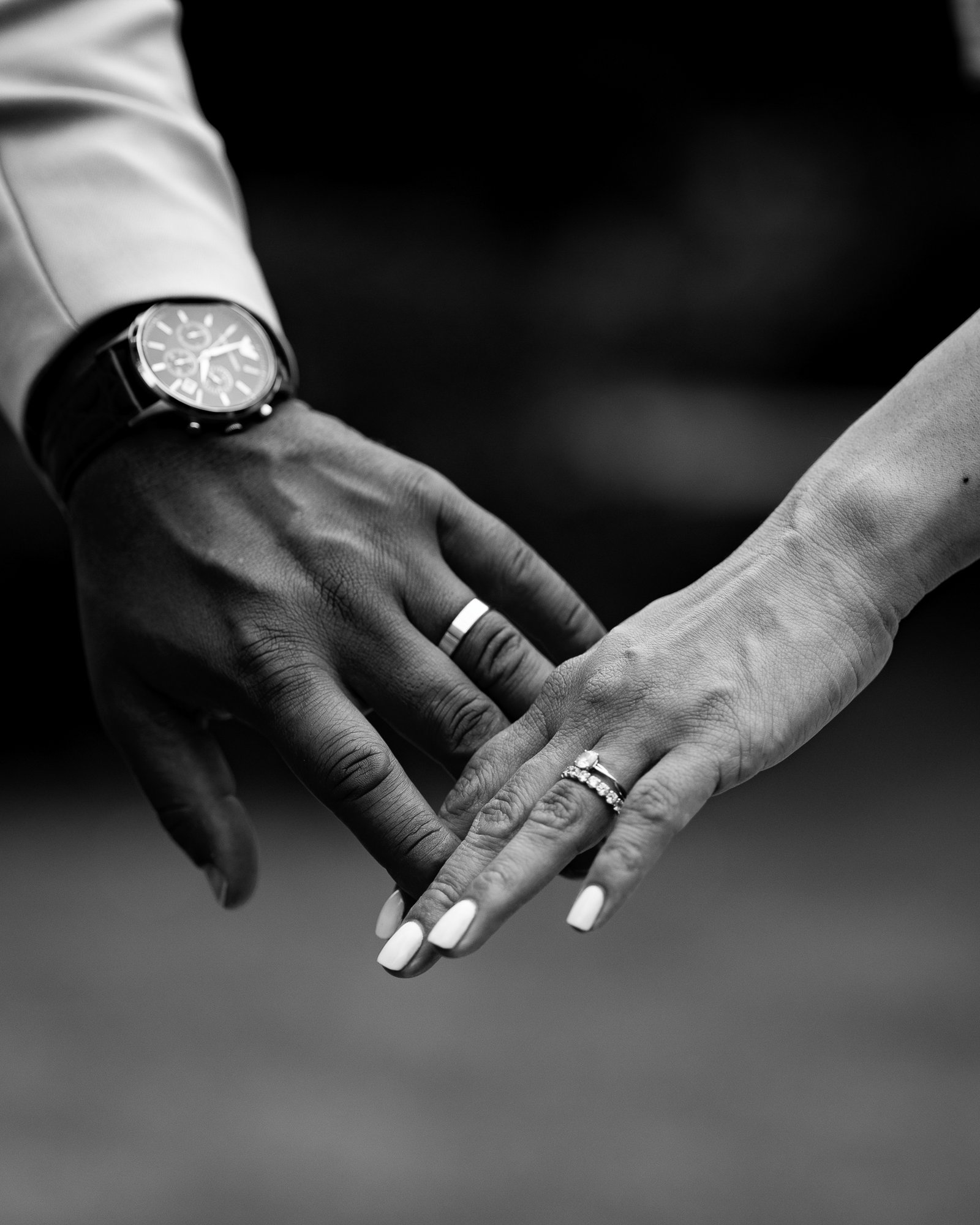 Gros plan sur les bagues de mariage